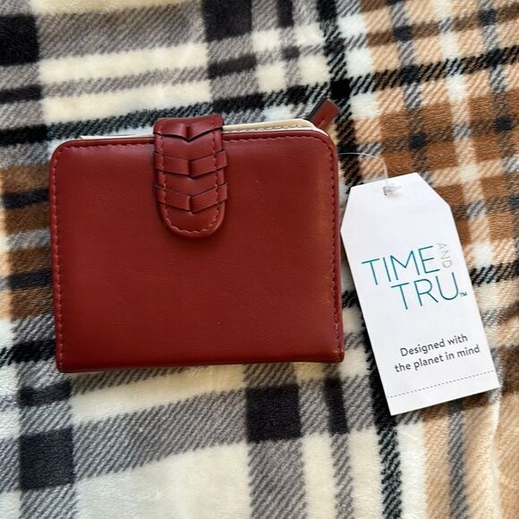 Women’s Small Maroon Wallet -> Women’s small maroon wallet - Picture 1 of 3